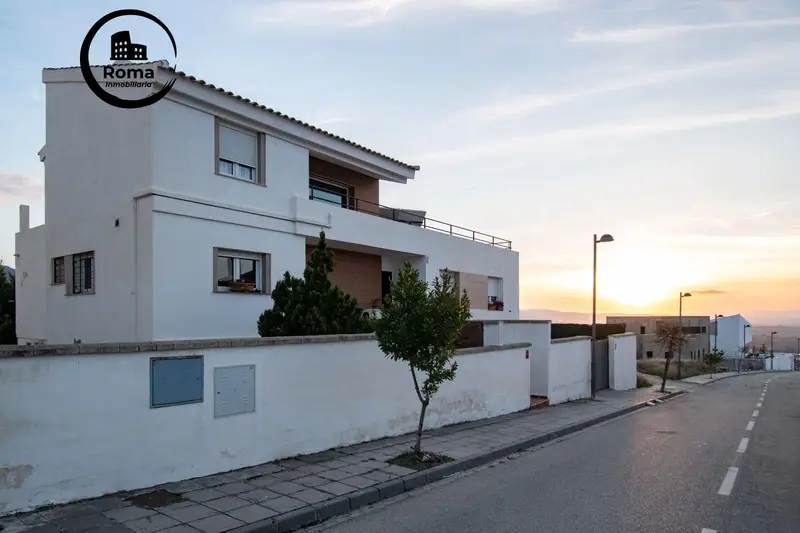 Chalet en La Zubia con Piscina y Aerotermia