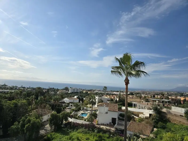 Chalet en Venta en Rio Real Marbella con Vistas Impresionantes