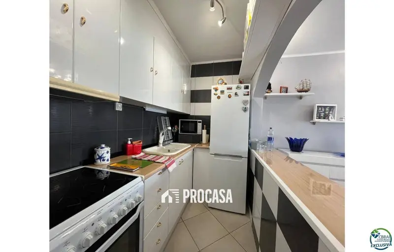 Apartamento en Empuriabrava con Vistas al Mar y los Pirineos