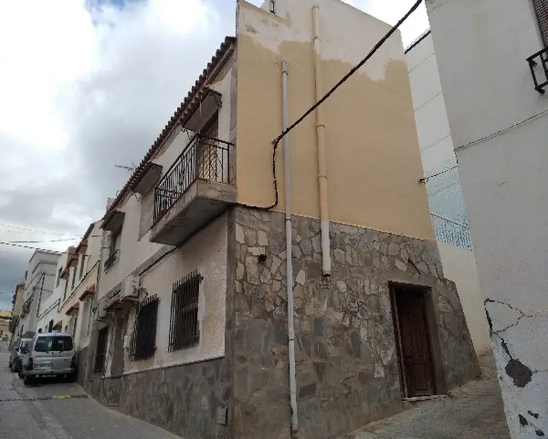 Casa Unifamiliar 87m2 4 Habitaciones 3 Baños Adra