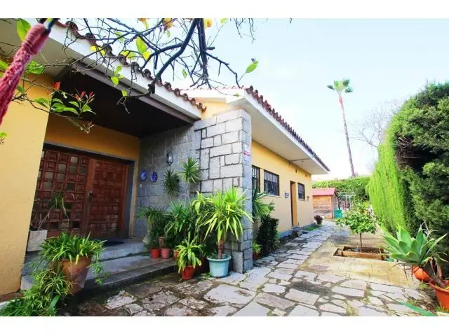 Chalet con Piscina y Sotano en Montealto