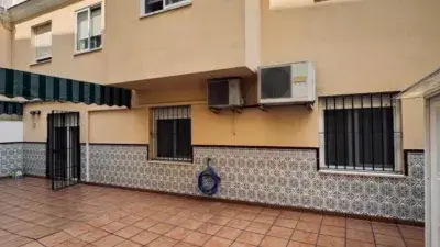 Piso en venta en Sanlúcar de Barrameda centro con patio y garaje