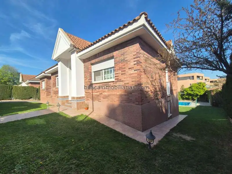 Chalet de Lujo con Piscina y Spa en Cuarte de Huerva