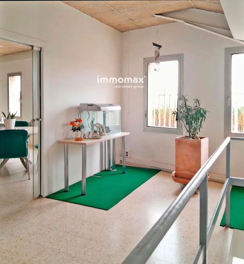 Nave Industrial en Viladecans 686m² Oficinas Patio