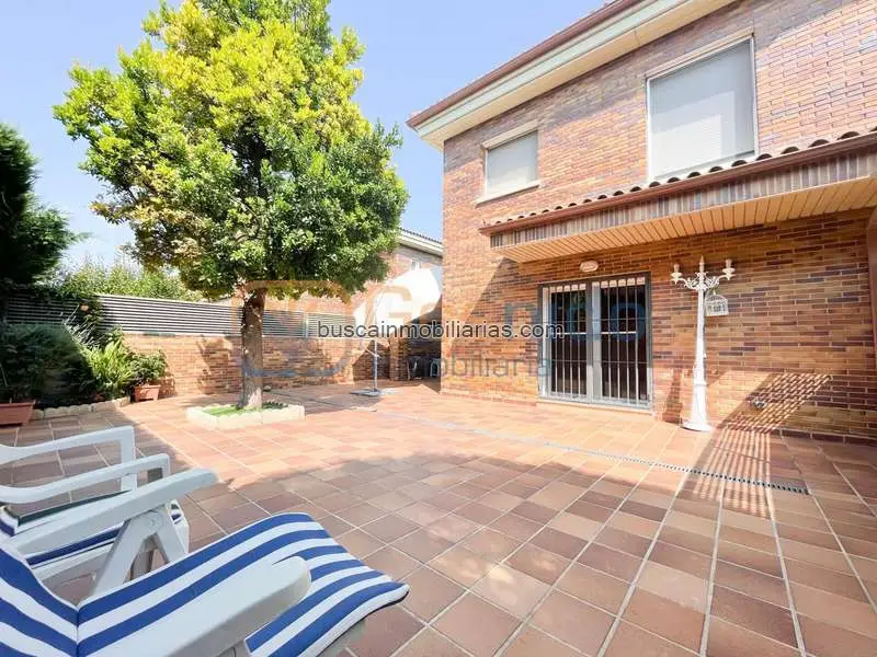 Chalet Pareado en Vegas de Matute con Patio y Garaje