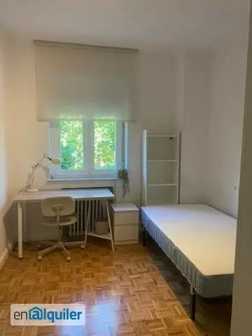 Piso Estudiantes Avenida Portugal 5 Dormitorios Amueblado