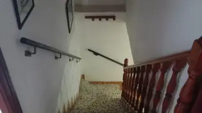 Casa en Venta en Úbeda: 3 Dormitorios, Patio y Terraza