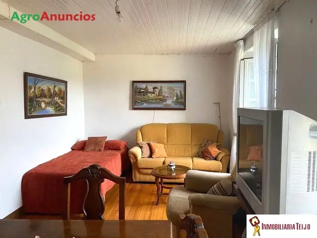 Venta  de Casa con hórreo y agua de manantial en A Coruña