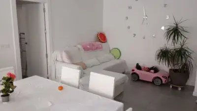 Piso en venta en Armilla con terraza de 60m2 y piscina