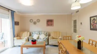 Piso en Venta en Urbanizacion Privada con Piscina y Jardin