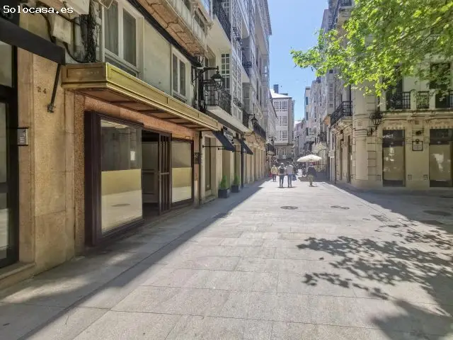 Bajo Comercial con Gran Escaparate en Zona Peatonal
