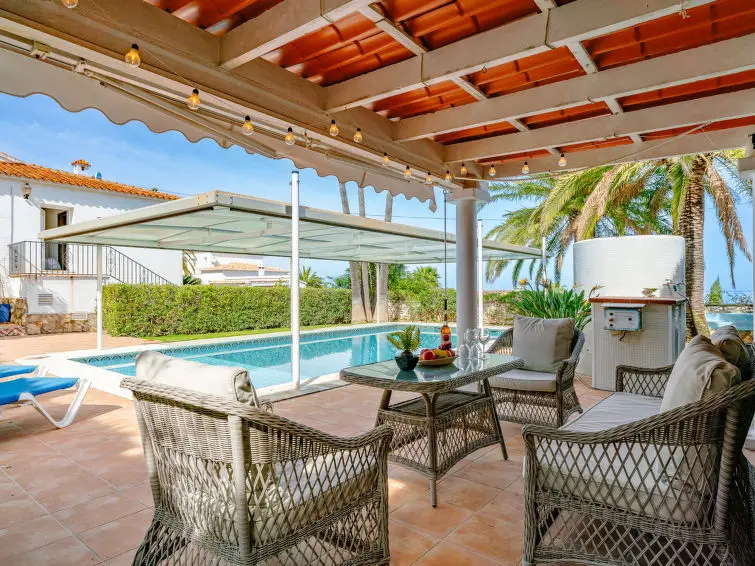 Casa-Villa de 3 Dormitorios alquiler Denia, España