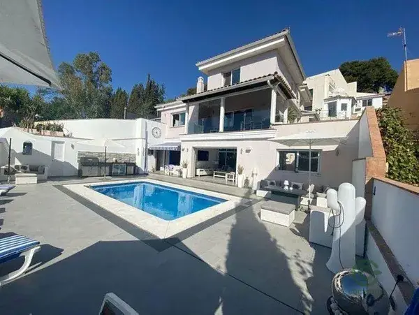 Villa de Lujo en Torremolinos con Piscina y Sala de Billar