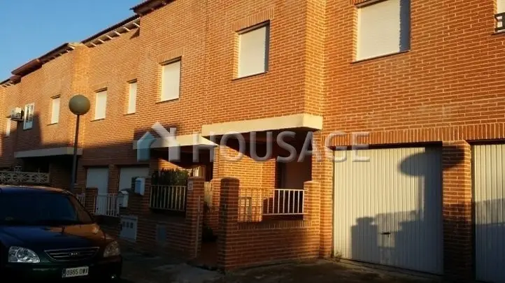 Casa en venta en Chozas de Canales 4 dormitorios 2 baños