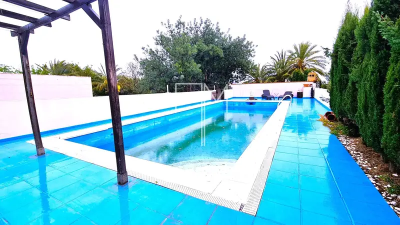 Chalet en Venta en Alberic Valencia con Piscina y Vistas