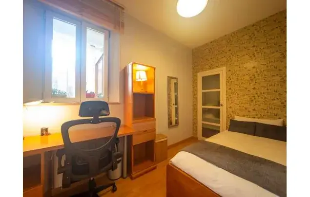 Habitacion en piso compartido Granada centro estudiantes profesionales