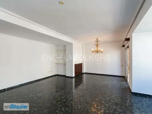 Alquiler piso 4 dormitorios 2 baños Eixample Valencia