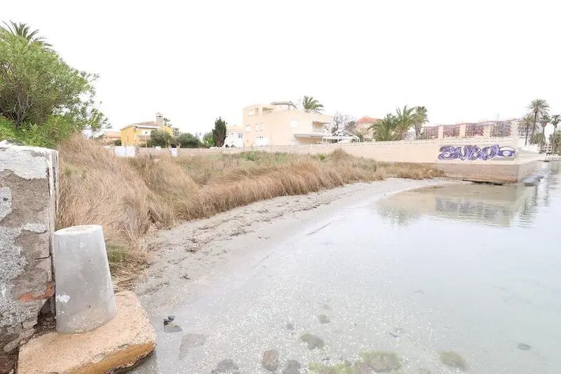 Parcela en La Manga del Mar Menor con Playa Privada