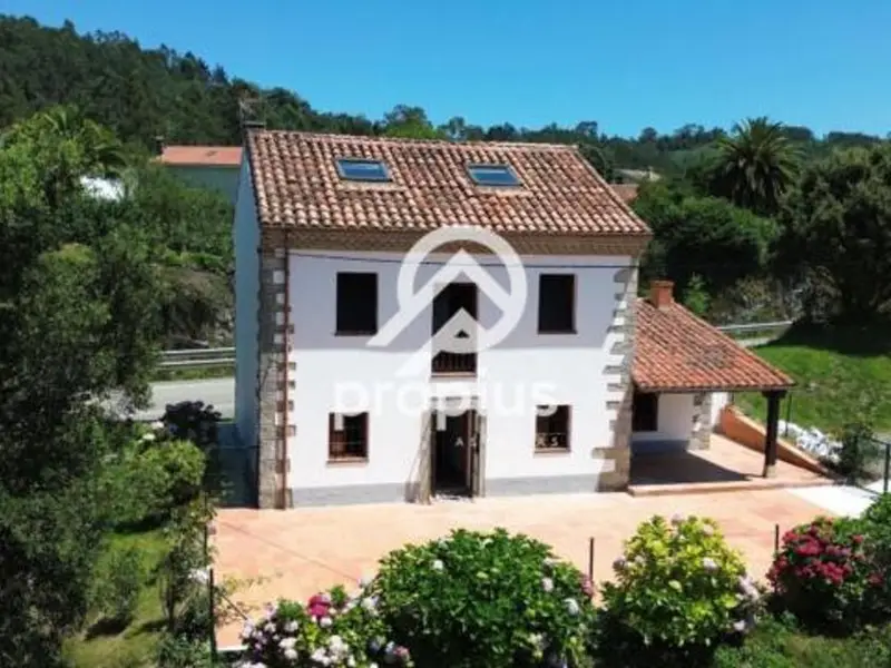 Chalet en La Franca Asturias cerca de la playa