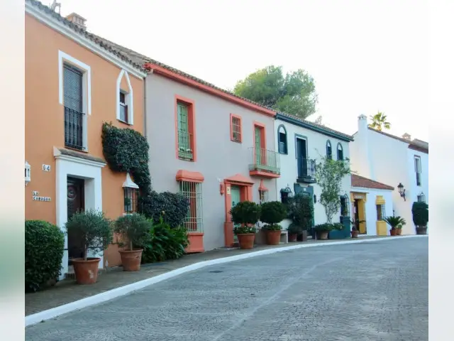 Casa-Villa de 3 Dormitorios en venta Estepona, España
