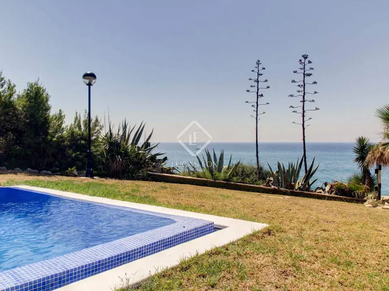 Chalet de Lujo en Torredembarra con Vistas al Mar y Piscina