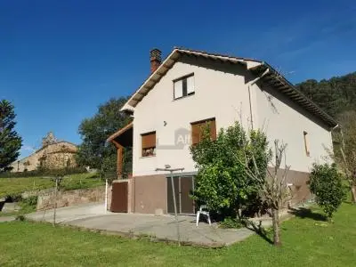 Chalet en Yermo Cantabria con Txoko Renovado