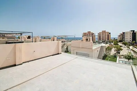 Villa en Venta 3 Dormitorios Cerca de la Playa
