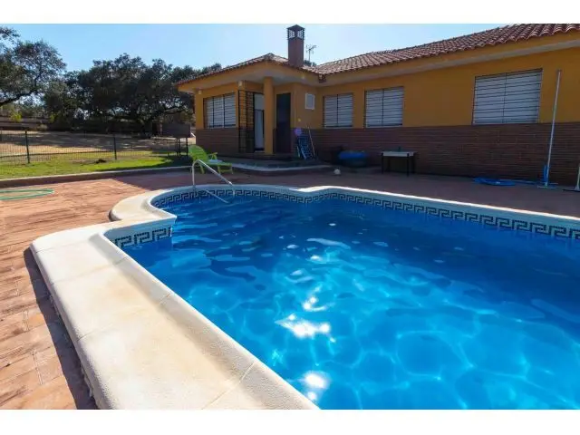 Casa Independiente 5 Habitaciones 3 Baños Piscina 5000m2
