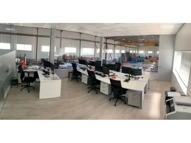 Nave Industrial con Puente Grua 6t - 1330m2