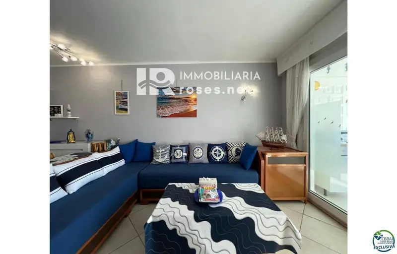 Apartamento en Empuriabrava con Vistas al Mar y los Pirineos