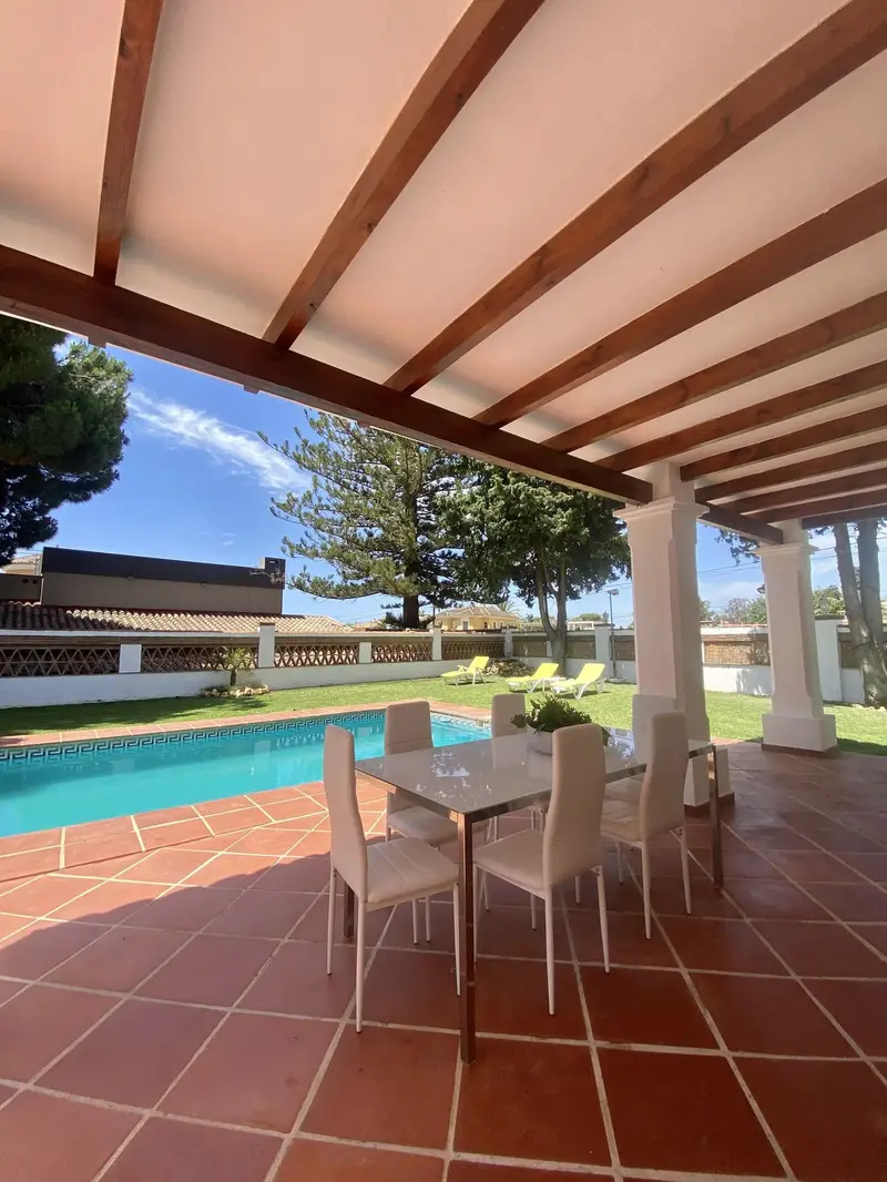 Casa Villa 5 Dormitorios Alquiler Costabella Marbella