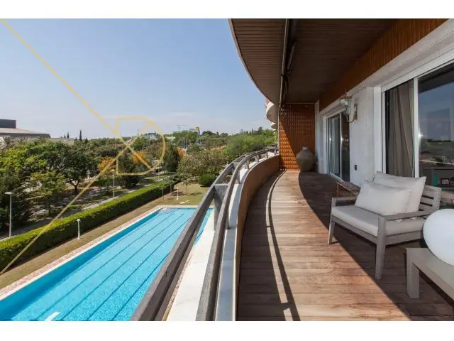 Impecable Piso Alto Reformado con Terraza y Vistas Panoramicas