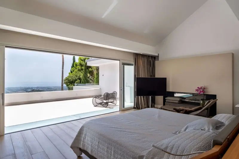 Villa de Lujo en La Zagaleta con Vistas al Mar