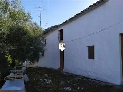 Cortijo Andaluz con Vistas Panorámicas y Olivar