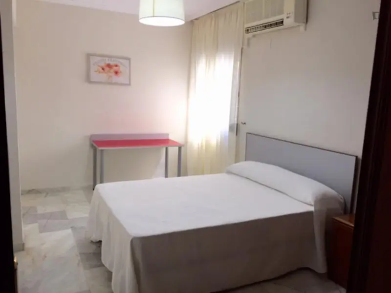 Gran Habitacion con Cama Doble y Aire Acondicionado cerca Universidades