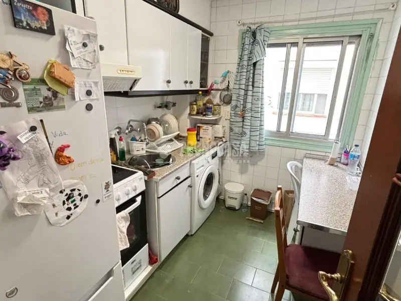Piso en venta en Delicias: 2 dormitorios, calefacción a gas y ascensor