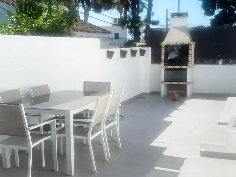 Chalet Reformado en Marbella Este Cerca de la Playa