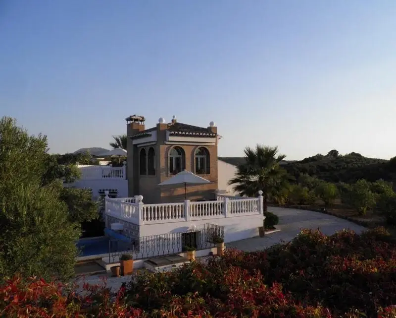 Finca con Piscina y 3 Dormitorios en Riofrio Granada