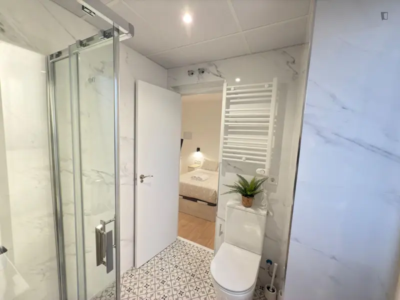 Estudio Moderno en Madrid con Wifi y Lavadora