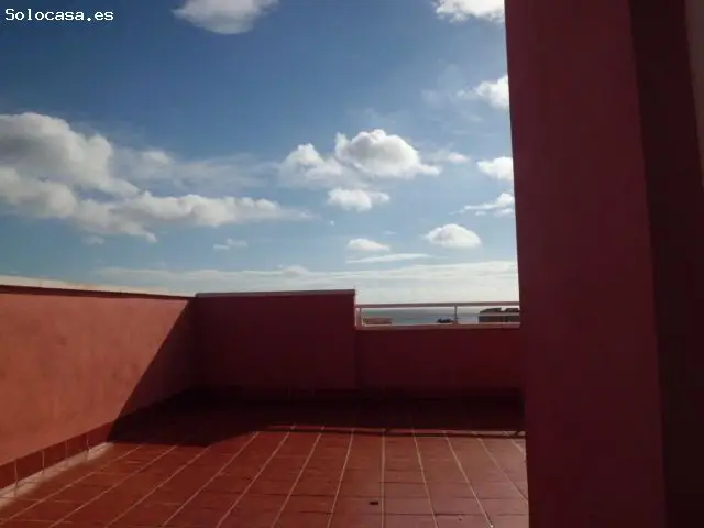 Atico en Roquetas de Mar con Vistas al Mar y Parking Incluido