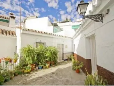 Casa en Torrox con Terraza y Vistas al Pueblo