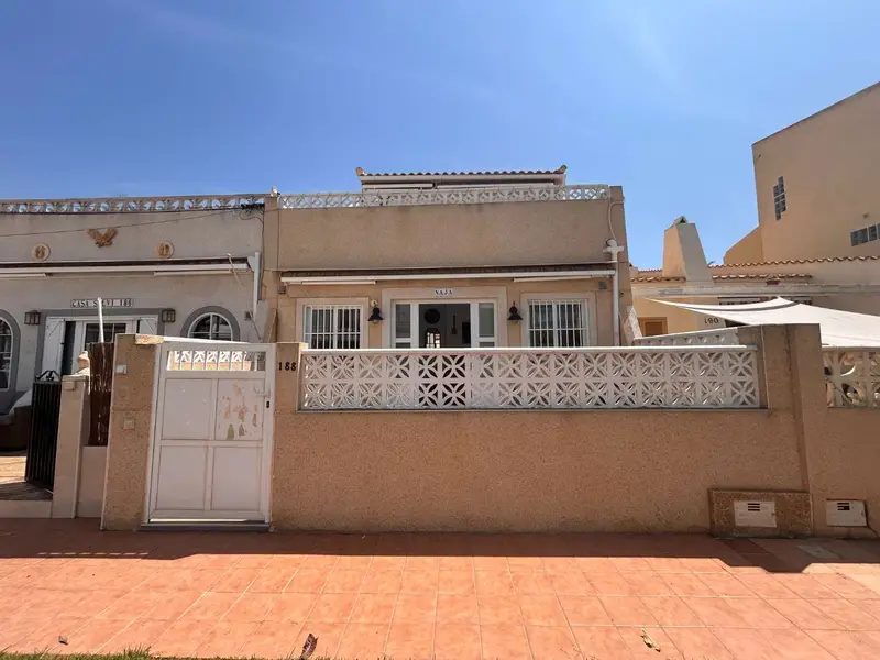 Casa en Orihuela con Vistas al Mar y Terraza