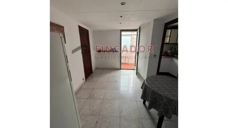 Piso en venta en El Raval 95m2 4 habitaciones reforma integral