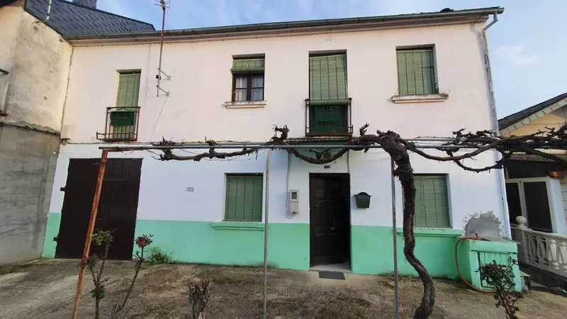 Casa en Villamartin de la Abadia con Garaje Doble y Anexo