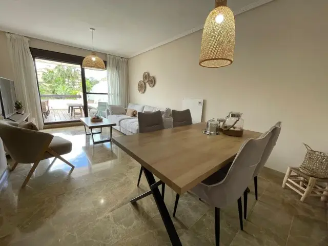 Apartamento en venta Estepona 2 dormitorios terraza piscina golf