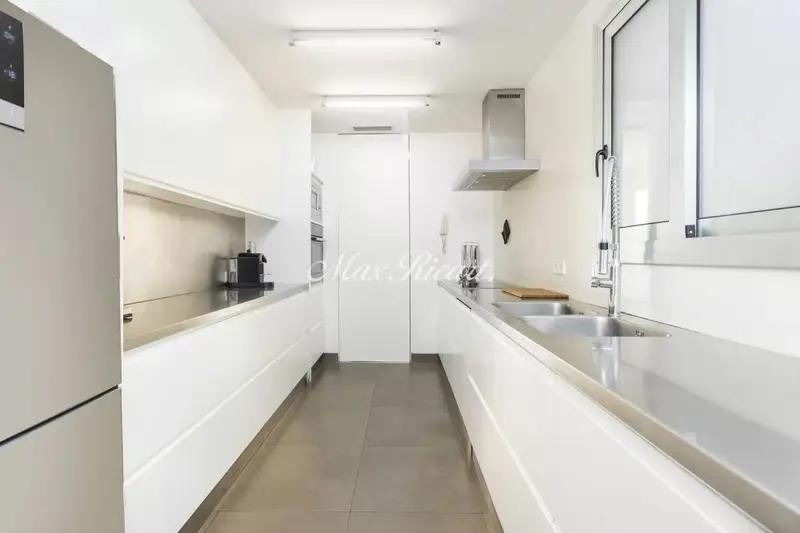 Elegante Piso Reformado Cerca de Turo Park 5 Dormitorios