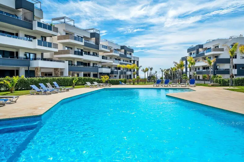Apartamento en Playa Flamenca con Vistas al Mar