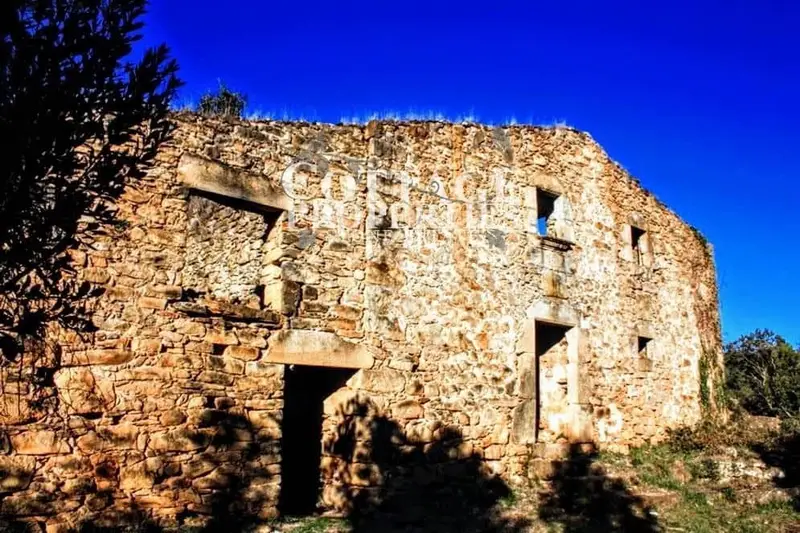 Masia historica en venta Palol de Revardit Girona