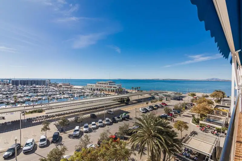 Apartamento en Santa Pola con Vistas al Puerto