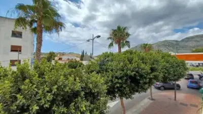 Chalet en Venta en Oropesa Centro: Dos Viviendas Independientes